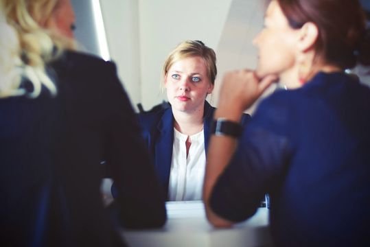 Im Vorstellungsgespräch ist es für beide Seiten entscheidend, einen guten Eindruck zu machen