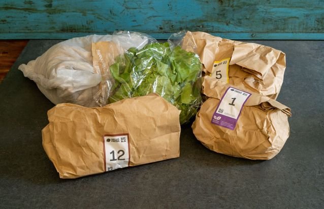 Bei HelloFresh bekommt ihr alle Gerichte in einzeln verpackten Papiertüten