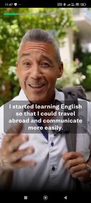 In Sprachübungen schaust du dir zuerst ein Video mit dem Satz an, den du nachsprechen sollst. Je höher das Niveau, desto anspruchsvoller ist er selbstverständlich.