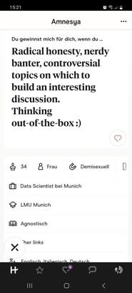 Die Profile in Hinge beinhalten viele Infos und individuelle Texte
