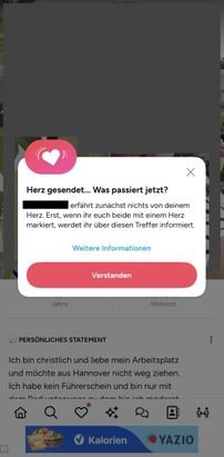 Das Like-System auf Finya ist wild - du gehst auf ein Profil und drückst auf das Herz. Und das war’s. Die andere Person erfährt davon erst dann etwas, sobald sie dich auch likt. Aber ob ihr dein Profil jemals vorgeschlagen wird, damit sie den Like erwidern kann… das weiß niemand. Wie viele Likes wohl schon im Finya-Kosmos einfach so verpufft sind?