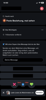 Stell dir vor, du begegnest einem Profil, das nur ein paar Fotos, das Alter und die gewünschte Beziehungsform enthält. Leider passiert das auf Tinder ständig. Jemanden zu finden, mit dem man sich treffen möchte, fällt da schwer.