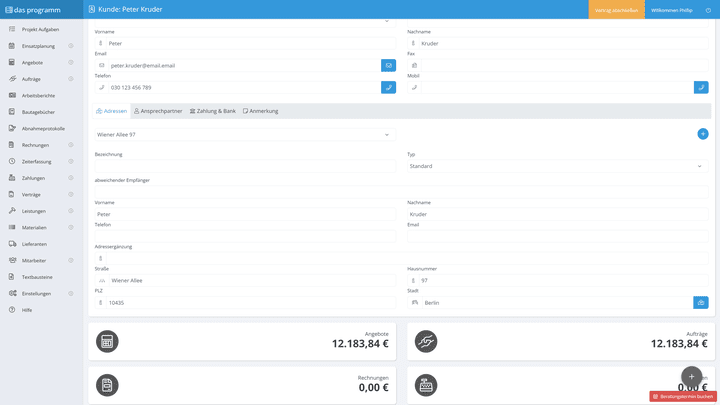 Die Kontaktkarten geben dir genau Raum für detaillierte Kundendatensätze. Links im Bild: das sehr große Menü.