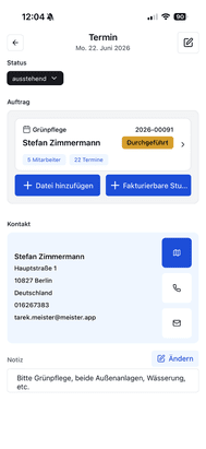 Fakturierbare Stunden lassen sich in der App einfach und schnell auf einen Auftrag buchen – allerdings nicht wie die Arbeitszeit bzw. Anwesenheit per Stoppuhr tracken.