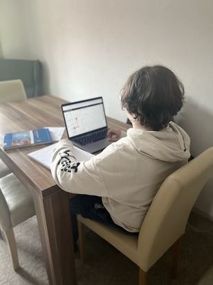 Bei ErsteNachhilfe.de gibt es Unterricht von der 1. Klasse bis zur Uni