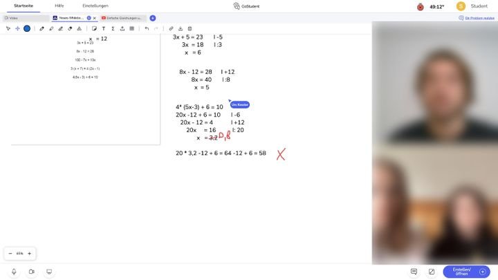 In der ersten Stunde lernt ihr erstmal die Lehrkraft kennen und schaut, ob die Chemie passt