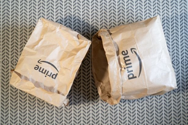 Die Tüten aus Karton von AmazonFresh sind stabil und nachhaltig, um die weitere Verwendung müsst ihr euch aber selbst kümmern