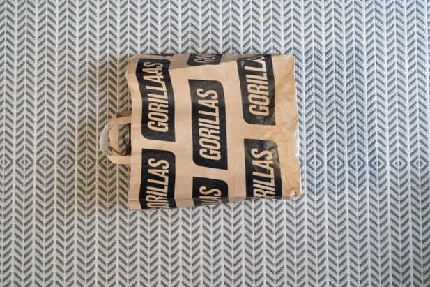 Die Einweg-Papiertüten sind zwar nicht umweltfreundlich, erzeugen aber immerhin wenig Müll