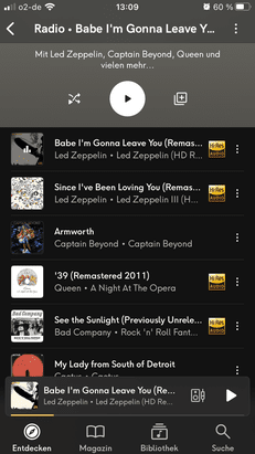 Du willst nicht die ganze Zeit selbst DJ spielen? Dann mach’ doch ein Radio an. Basierend auf dem ersten Song spült dir der Algorithmus weitere Songs in die Auswahl, die dazu (und zu deinen Vorlieben) passen sollen.