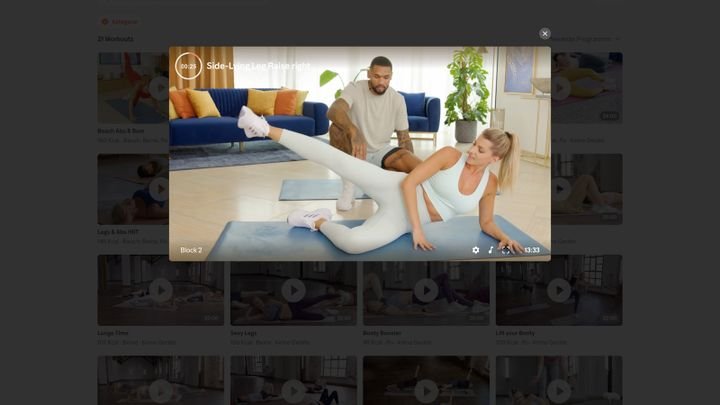 Den Übungen zu folgen, fällt dank der motivierten und professionellen Trainer:innen nicht schwer.