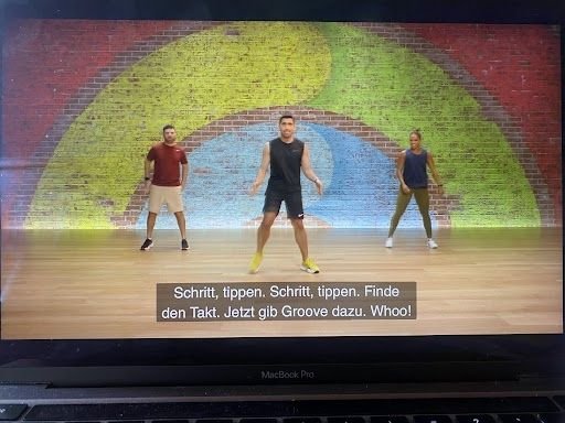 Bei schnellen Workouts wie den Tanz-Videos stört es manchmal, dass es keine deutsche Soundspur gibt.