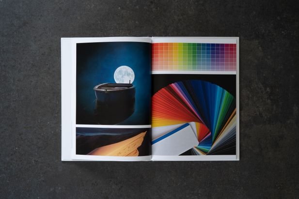 Gerade dunkle Farben stechen hervor, der Rest wirkt sehr matt