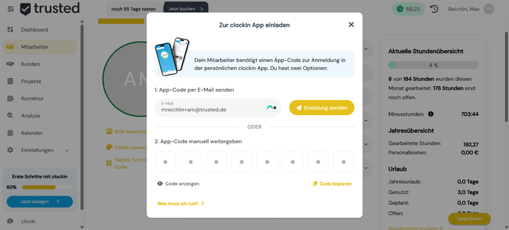 clockin zielt vor allem auf diejenigen Teams ab, die nicht ständig am Schreibtisch sitzen; standardmäßig lädst du dein Team also via Code zur mobilen App ein, sodass deine Mitarbeiter:innen nicht einmal eine E-Mail-Adresse brauchen, um clockin nutzen zu können.