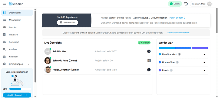 Im zentralen Dashboard von clockin siehst du immer, wer bereits eingestempelt ist, wo sich deine Mitarbeiter:innen befinden und wer gerade an welchen Projekten arbeitet.