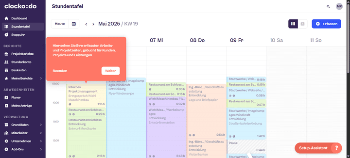 Das einleitende Tutorial ist nützlich für den Start; es führt durch alle Softwarebereiche und erklärt alle wichtigen Funktionen und Features.