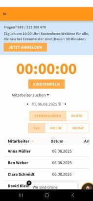 Die Admin-App ist ein wenig umfangreicher aufgebaut, als die Mitarbeiter:innen-App – deswegen aber nicht weniger übersichtlich. Im Gegensatz zur Team-App sehen Admins hier nicht nur ihre eigenen Zeiteinträge, sondern auch die Daten ihrer Crew.