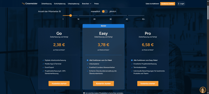 Das Pricing von Crewmeister ist komplex und hängt sowohl von der Teamgröße, als auch von den enthaltenen Funktionen ab. Der Schichtplaner lässt sich in jedem Tarif flexibel dazubestellen, was den Preis noch einmal ändert. Das kann auf den ersten Blick verwirrend sein.