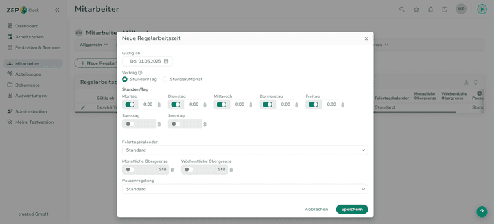 Für alle deine Mitarbeiter:innen stellst du ihre Regelarbeitszeiten so ein. Dabei entscheidest du zwischen wöchentlicher und monatlicher Planung. Planst du wöchentlich, musst du in jedem Fall ein Stundenkontingent pro Tag angeben.