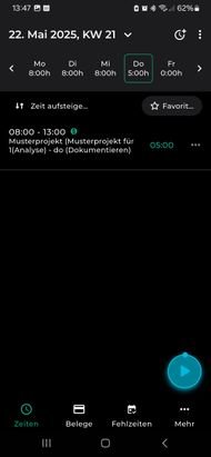 Die ZEP App wirkt deutlich weniger bunt und ist eine ganz andere Welt. Sie steht für die größeren Software-Versionen “Compact” und “Professional” zur Verfügung. Auch sie erlaubt natürlich die Erfassung von Arbeits- und Projektzeiten …