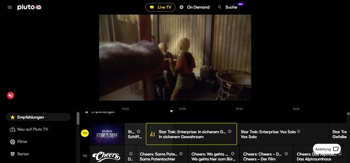 Das Hauptaugenmerk von Pluto TV liegt auf Live-TV verschiedener Sender, teilweise auch plattformeigene Sender die 24 Stunden nur eine bestimmte Serie zeigen